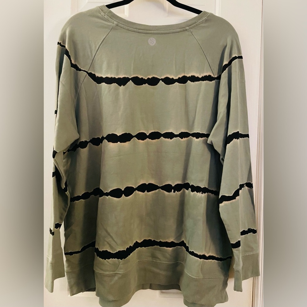 TORRID Sage Green Tie-Dye Long Sleeve French Terry Active Sweatshirt Top Sz 1 1X - Picture 2 of 3